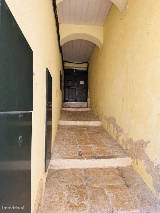 T0+1 remodelado e mobilado no centro de Lisboa | Pátio interior  e AC