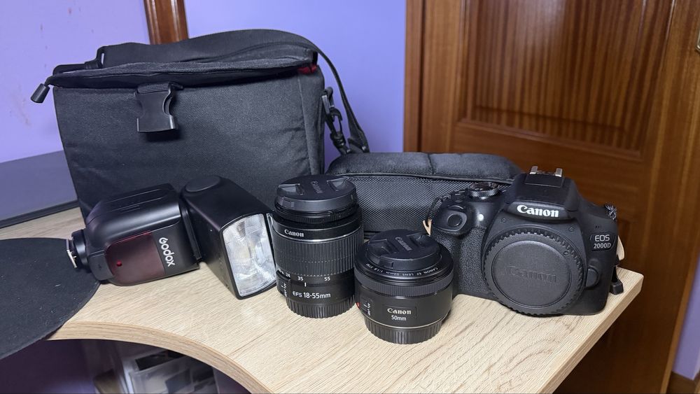 Camera Canon EOS2000D+ Kit de lentes 18-55mm e 50mm+ Flash GODOX