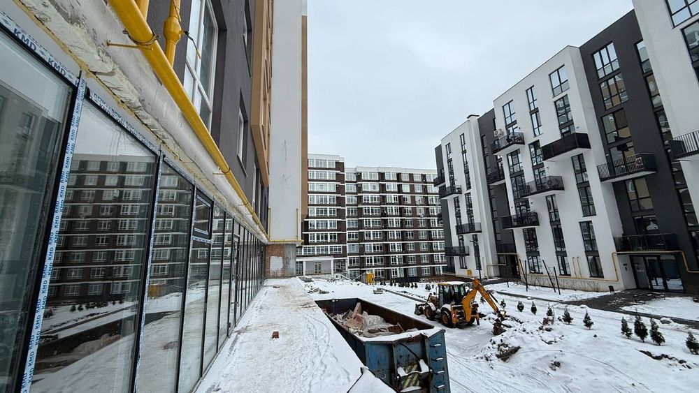 Продаж фасадного комерційного приміщення в новобудові