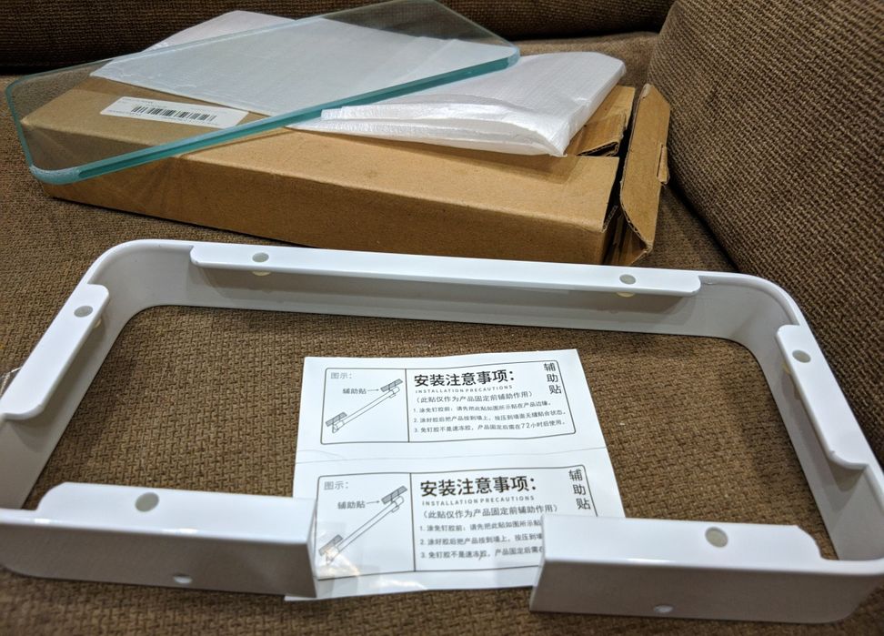 полка настенная в ванную 12х25см со стеклянным основанием белая