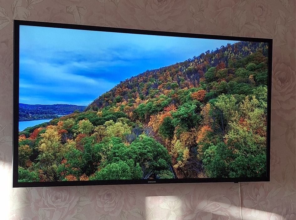 LED-телевизор Samsung SMART 5 Series с диагональю экрана 43 дюйма (108 см)