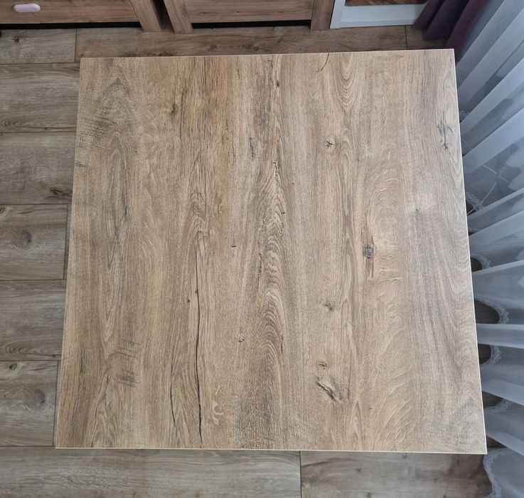 Sprzedam Stół 80 na 80 cm