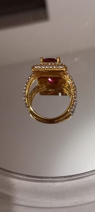 Pierścionek damski w złotym kolorze