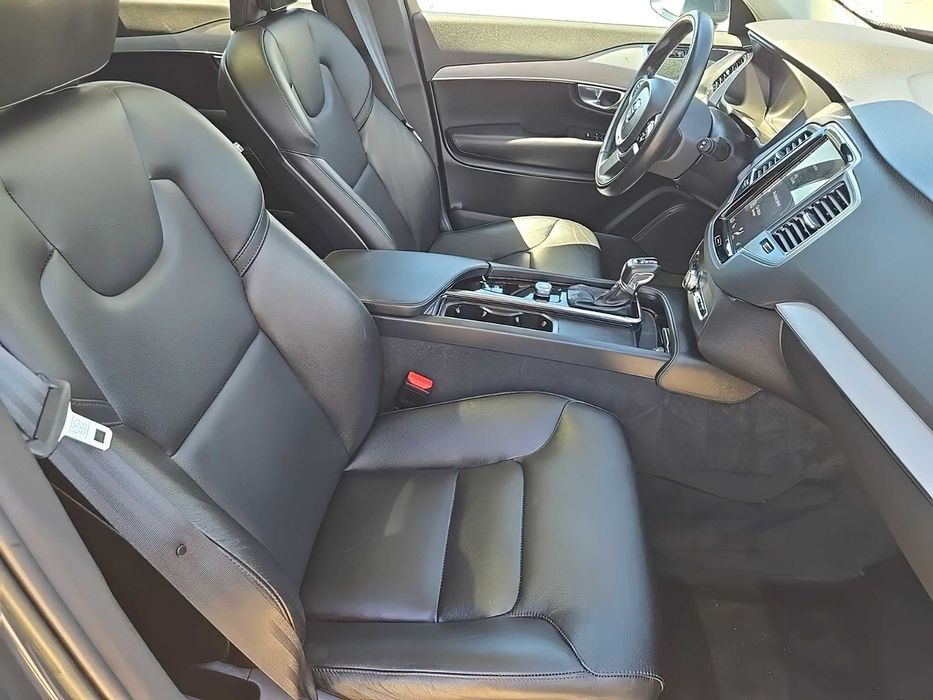 Volvo XC90 T5 Momentum      2022