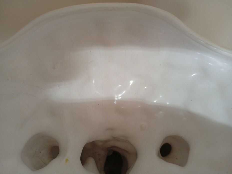 Zabytkowa doniczka w stylu barokowym