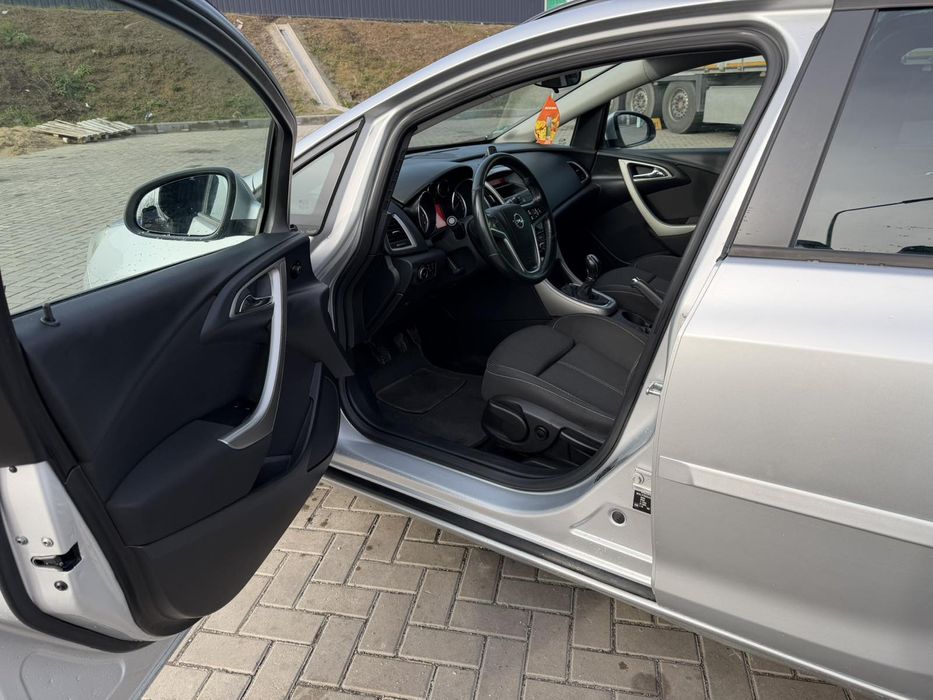 Продам Opel Astra J 1.3 cdti 95 к.с 2011рік