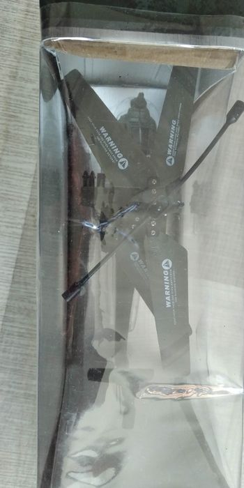 Вертоліт гелікоптер на пульті керування