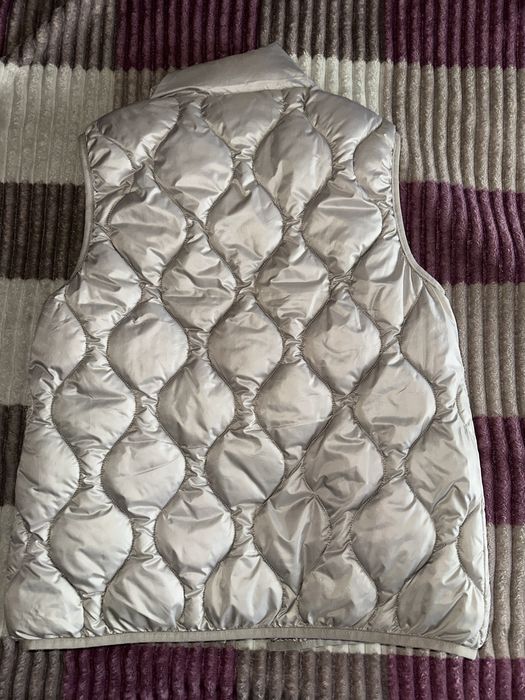 Жилетка осіння, одягала лише кілька разів. Стан майже новий.