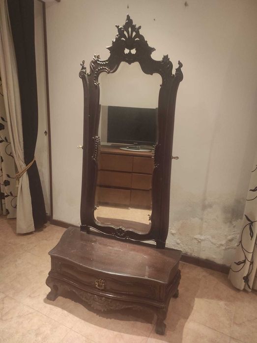 Espelho com base antigo