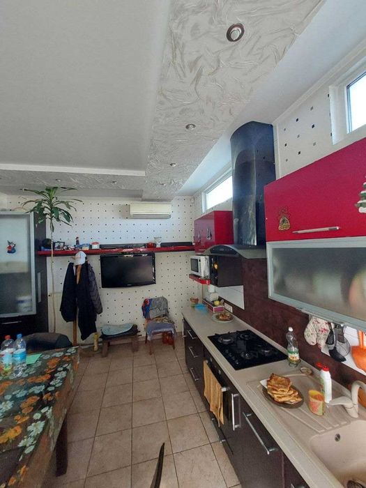 Продам двухэтажный дом с  ремонтом в Центре Слободки.