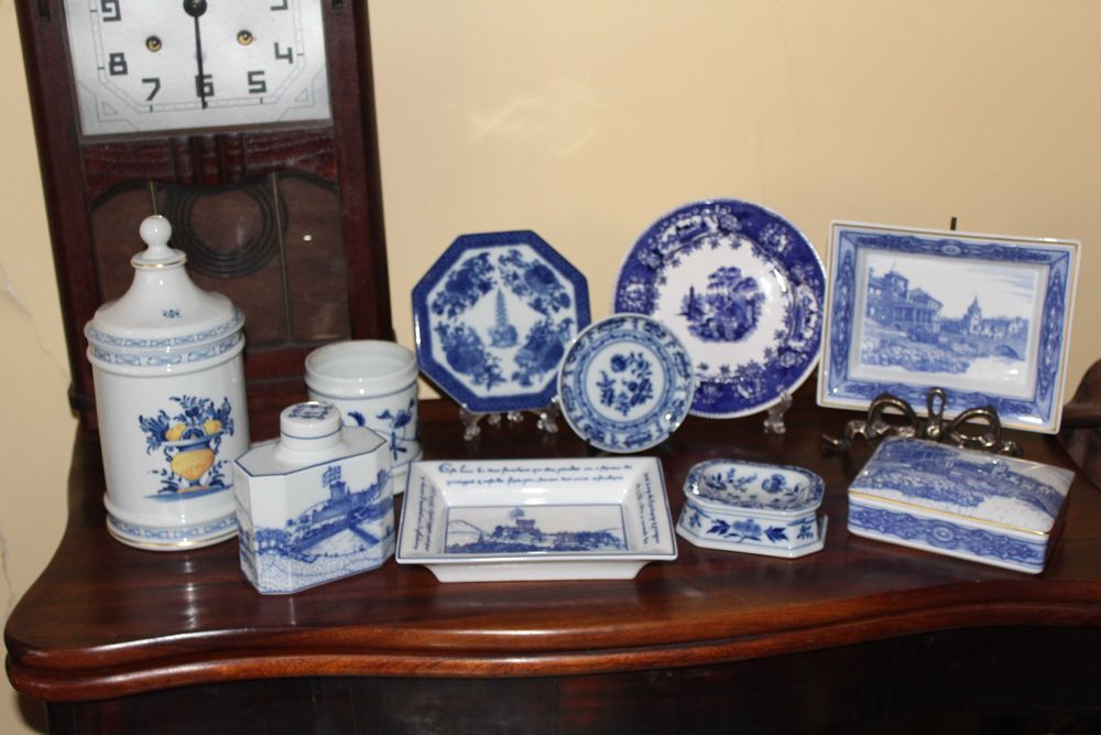 Conjunto de peças em porcelana Portuguesa, Oriental e Vista Alegre