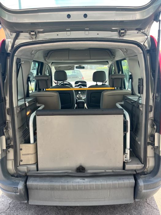 Reunult Kangoo adaptada a carrinha de rodas