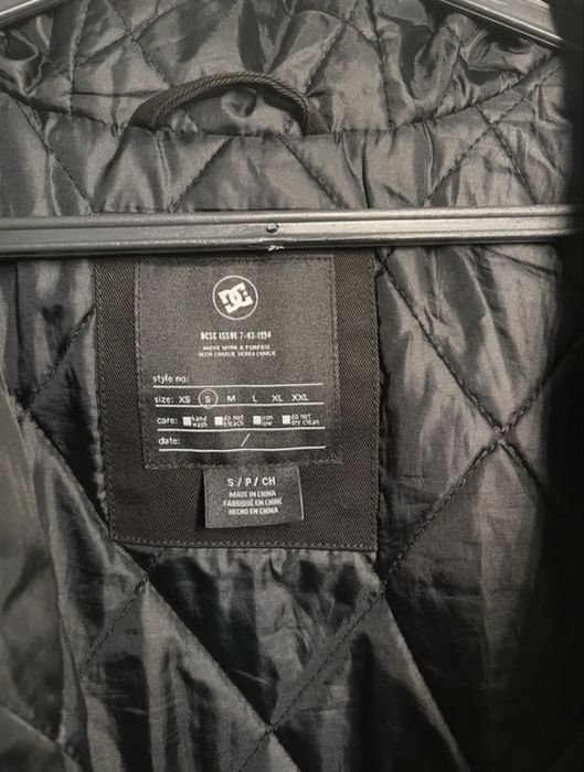 Blusao preto com capuz   DC