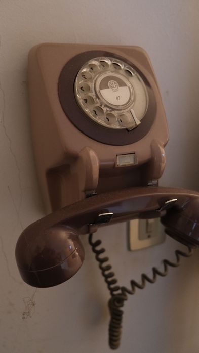 Conjunto de 4 telefones de parede antigos