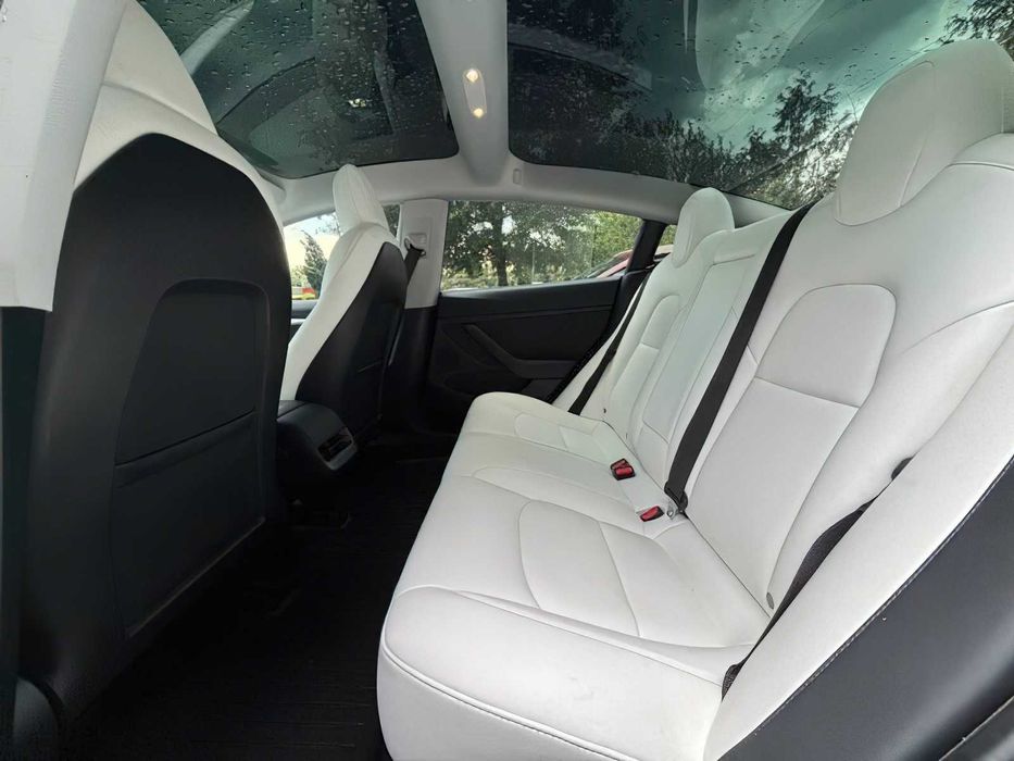Tesla Model 3 Long Range      2022