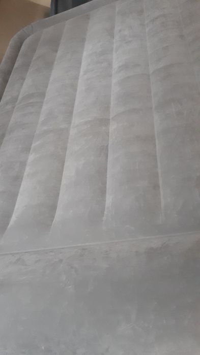 Materac Intex 152x203x46 wbudowana pompka elektryczna