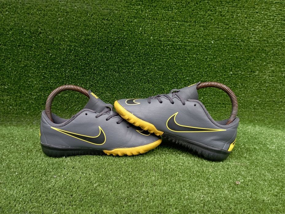 Дитячі кросівки сороконожки nike vapor