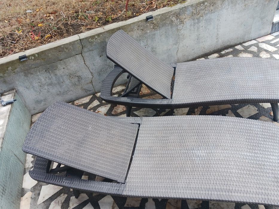 2 espreguicadeiras, cinza escuras