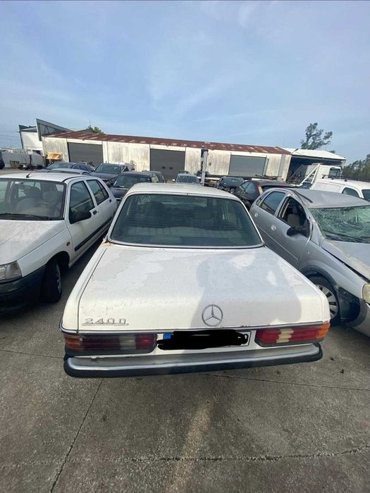 Mercedes-Benz 240D W123 1978 PARA PEÇAS