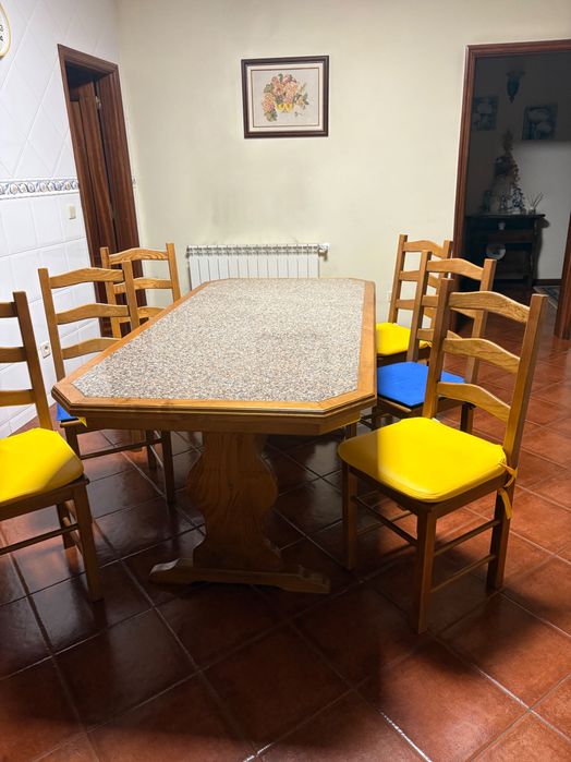 Mesa de granito e madeira + 6 cadeiras