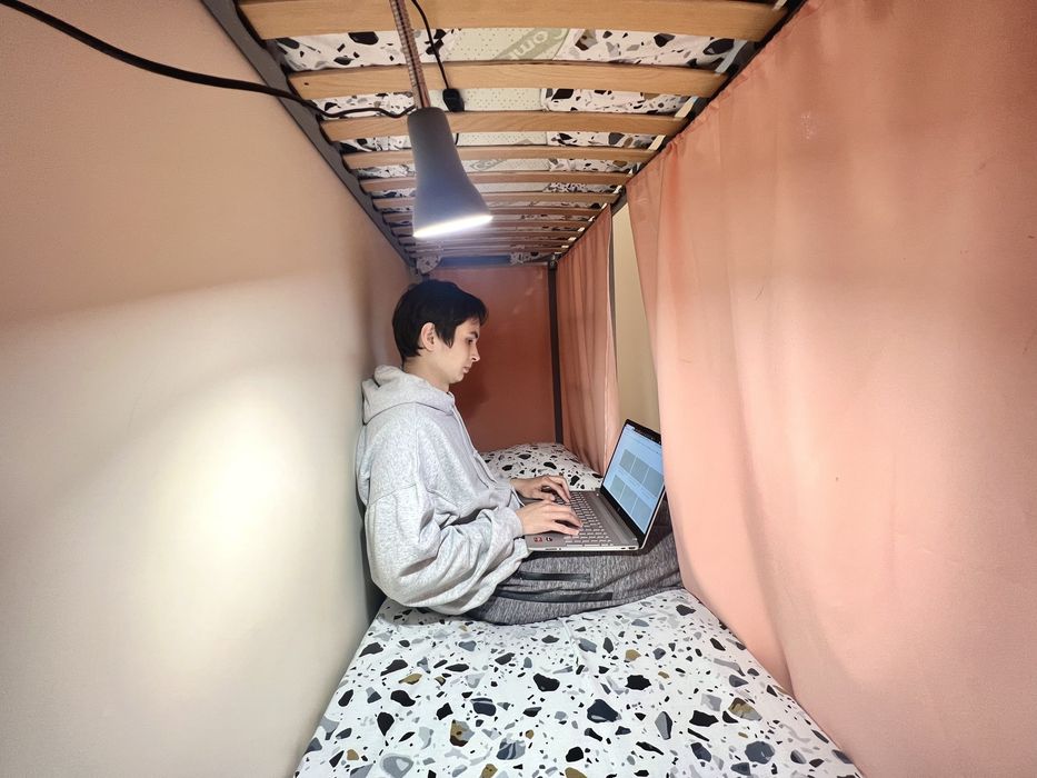 Место в комнате у метро Киев/ Дешевое жилье посуточно