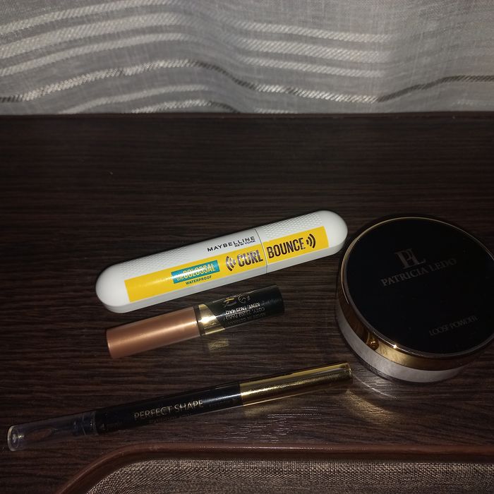 Косметика нова пудра,тіні,шампунь, блиск Kiko,парфюм.