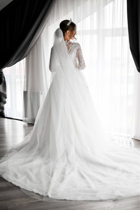 Весільна сукня в розмірі xs