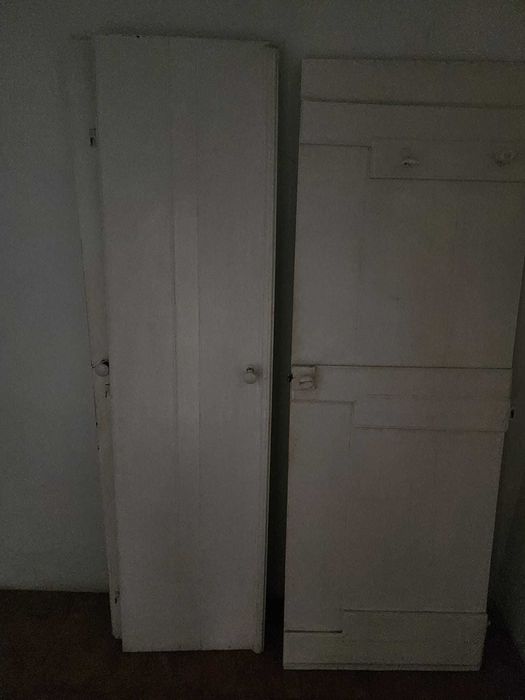 Portas antigas em madeira maciça