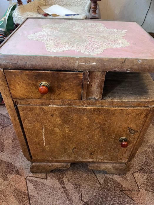 Antyczny stolik nocny Art Deco, orzech czeczot (fornir) – Okazja!