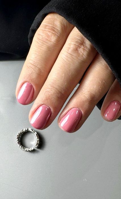 Paznokcie hybrydowe, żelowe, formy, manicure