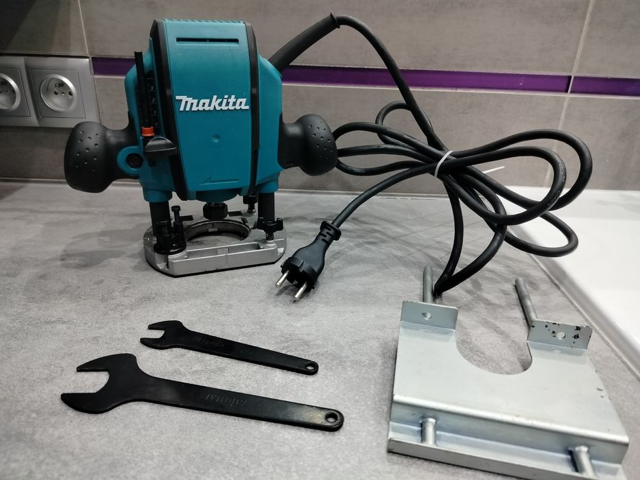 Frezarka Makita RP0900