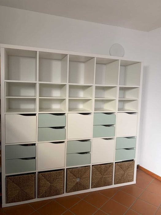 Móvel 25 cubos com gavetas e portas