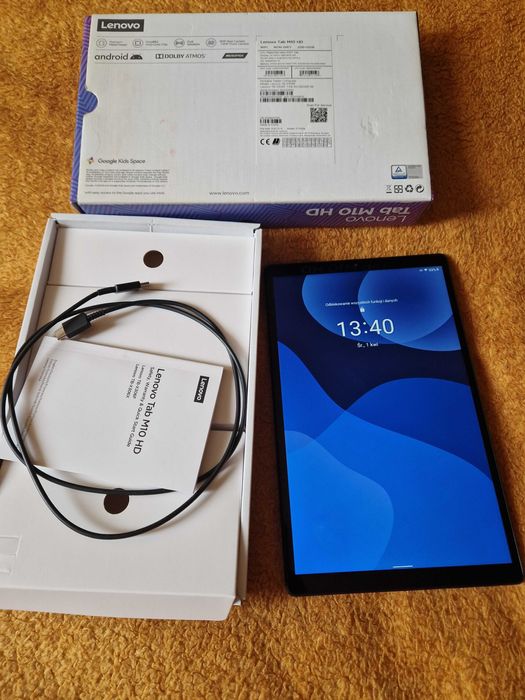 Lenovo Tab M10 HD z dodatkami.