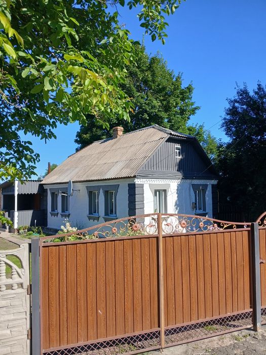Продається будинок 120 км від Києва