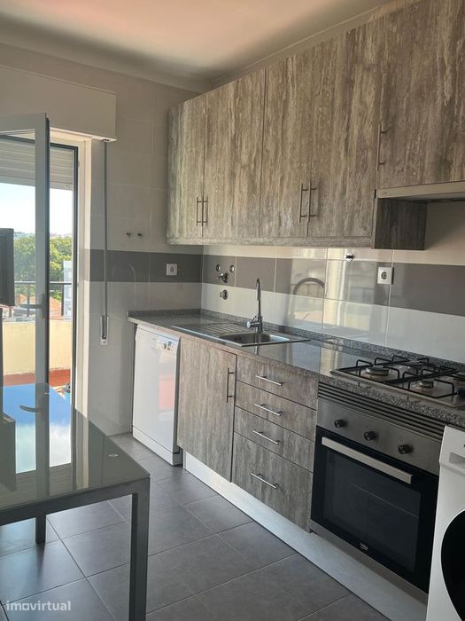 Excelente apartamento T1 mobilado para arrendar no centro de Setúbal