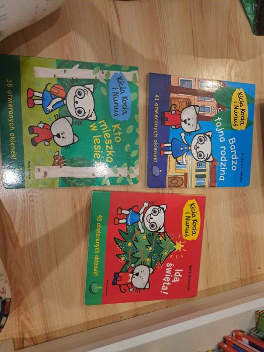 staw 3 książek Kicia Kocia i Nunuś z okienkami: Las, Rodzina, Święta