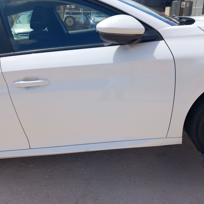 Portas completas Peugeot 208 fase 2 ( não tenho porta do condutor )