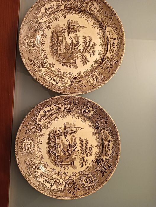 Porcelana Antiga Rara Pratos Rasos Real Fábrica de Sacavém BHS. &Cta*