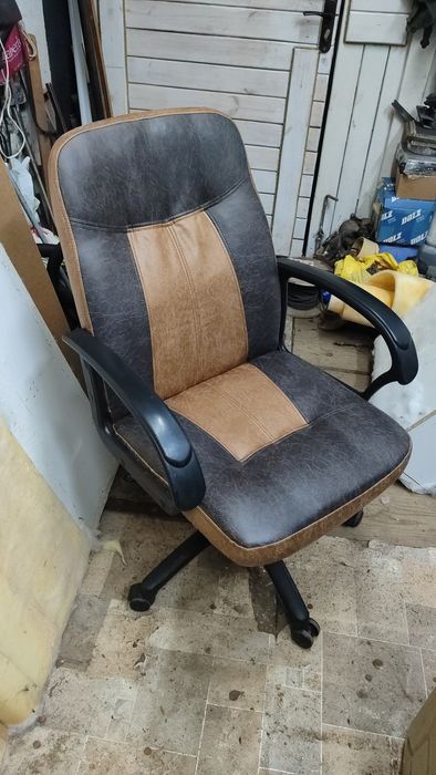 Ремонт , реставрація м'яких меблів.