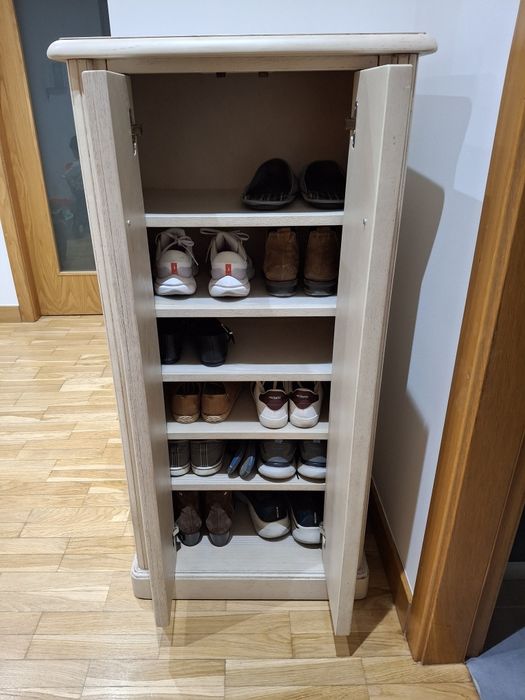 Sapateira em madeira beje