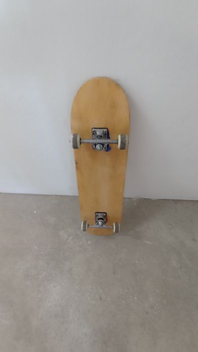 Skate com base de madeira