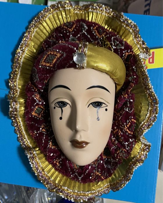 Rosto Ceramico de emoção