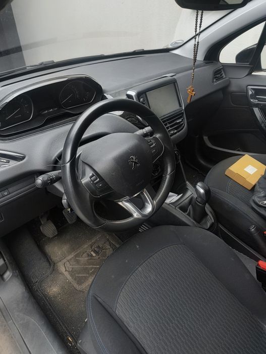 Peugeot 208 1.2 signature