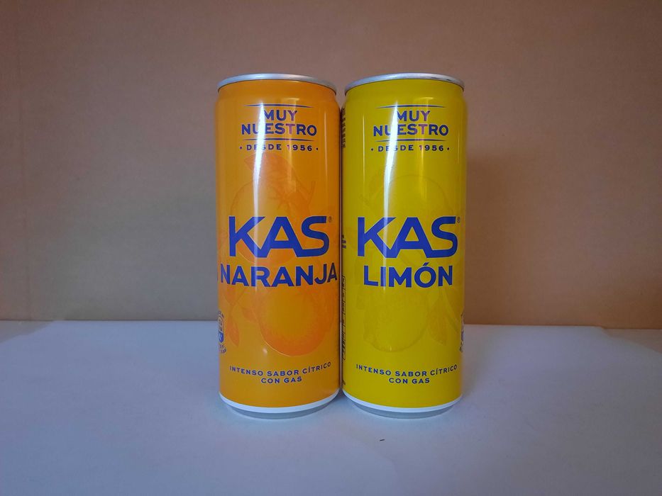 Lote de 48 latas de bedidas diversas - Blue, Kas, Orangina