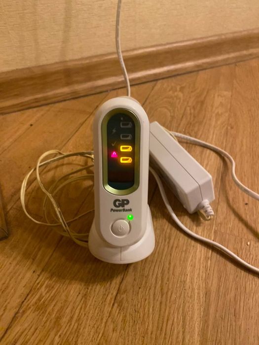 зарядное устройство для аккумуляторов модели GP PowerBank GPPB80