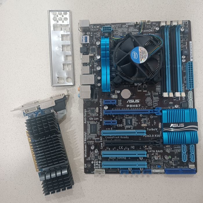 Bundle i3, P8H67 e GT 520, com defeito