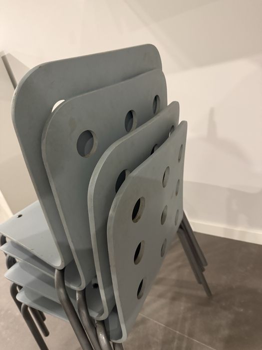 Mesa de cozinha e cadeiras