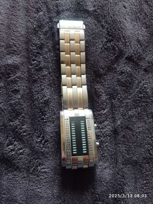 Zegarek binarny nowy