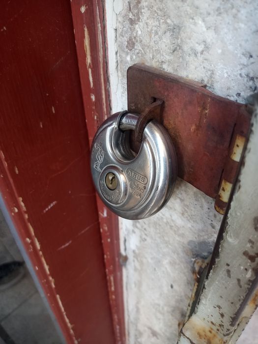Ślusarz.Pogotowie Zamkowe.Montaż zamków.