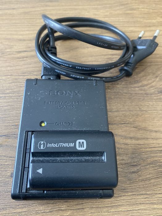 Sony Alpha 200 – 10.2 Megapixels64739834304001124